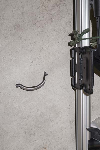 Photgraph of Thule ProRide roof top bike carrier, showing how cross bar clamp can fall out.